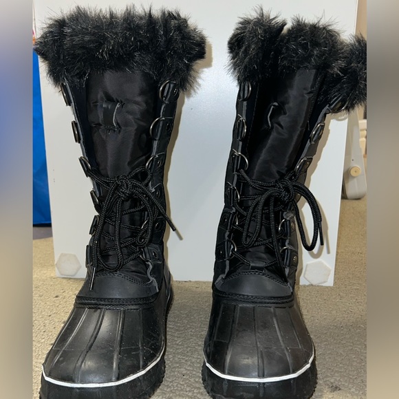 BNWOT Torrid sz 6W black snow boot - Picture 2 of 5